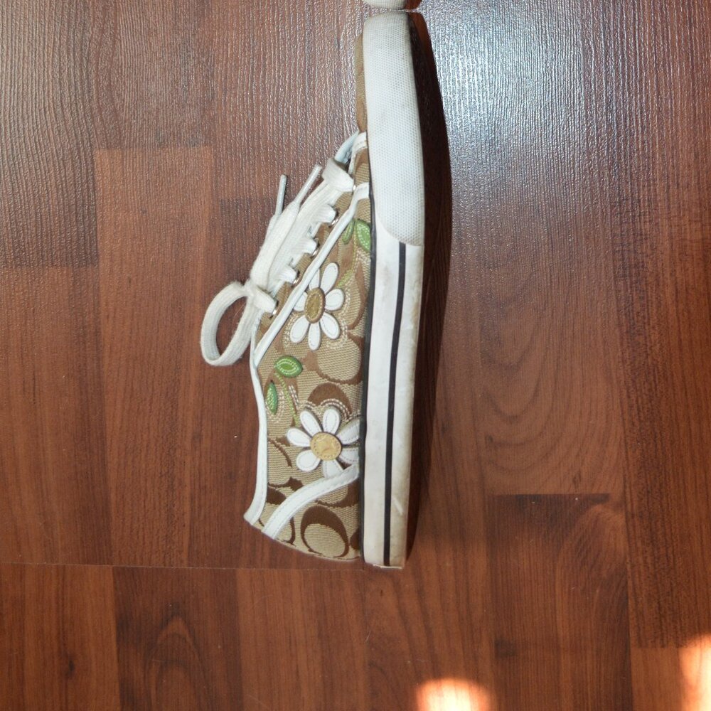 Coach Daisy Applique Signature Low Top Sneakers Size 7